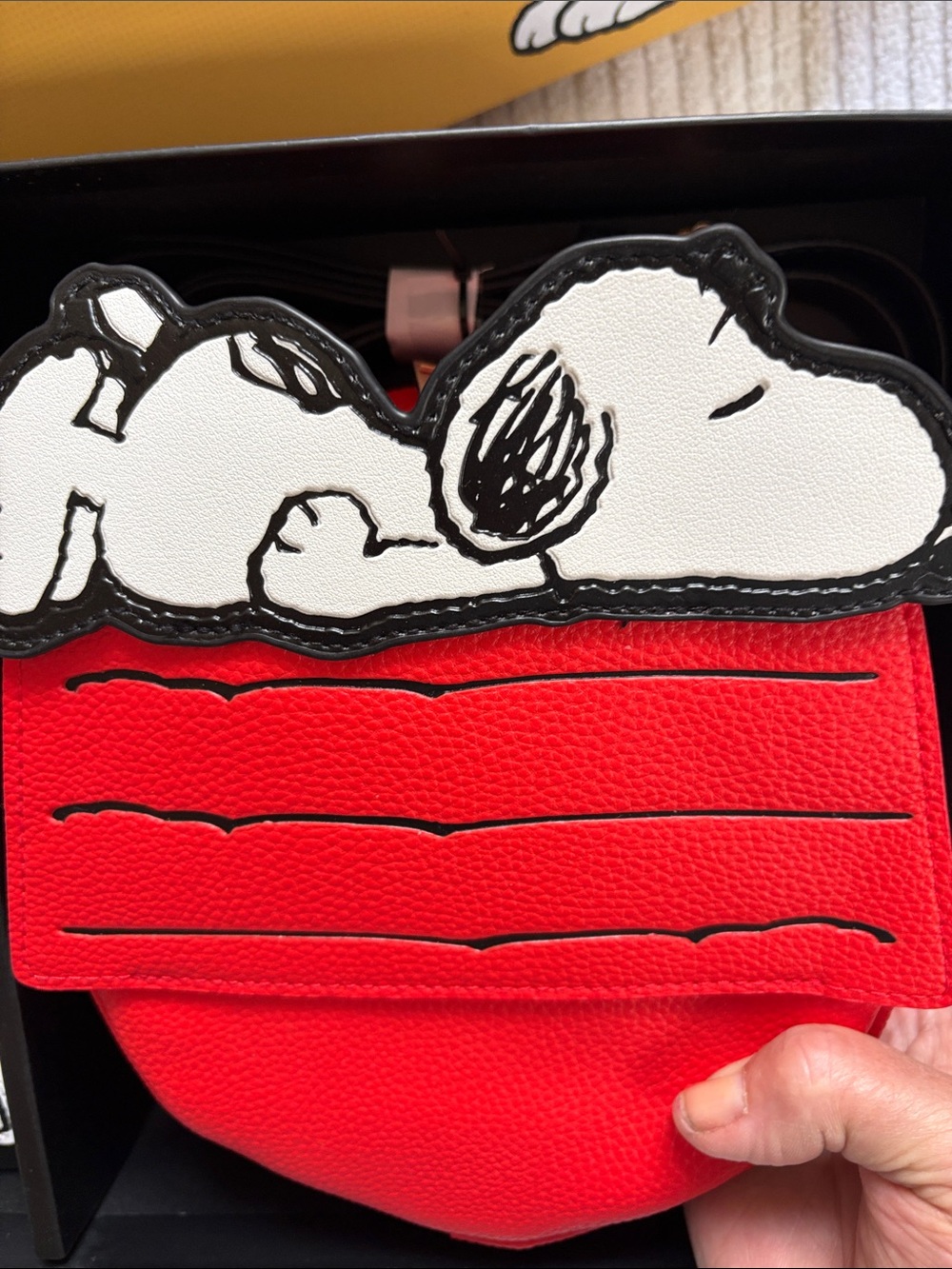 Peanuts Red Snoopy Doghouse Crossbody Gift Set - Picture 6 of 8